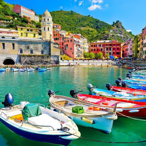 243_harbor-vernazza-cinque-terre-italy-shutterstock_688078159