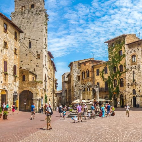 243_piazza-della-cisterna-san-gimignano-italy-shutterstock_322101380