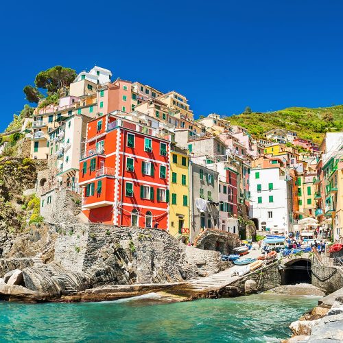 243_riomaggiore-cinque-terre-italy-shutterstock_426214012