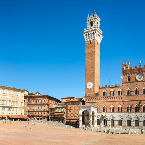 288_piazza-del-campo-square-siena-italy-shutterstock_1023809563 (1)