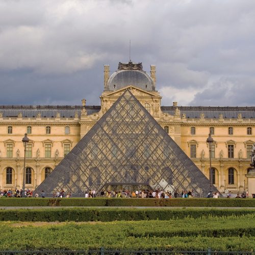 Louvre-Museum-pyramid-Paris-Pei-IM