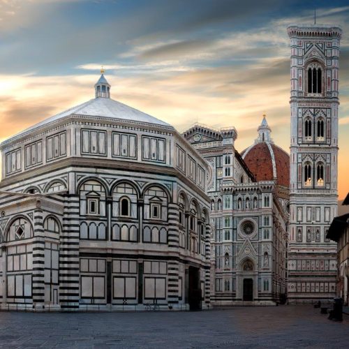 famous-cathedral-santa-maria-del-fiore-florence-sunrise