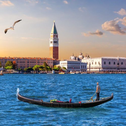 gondola-lagoon-main-view-venice-italy