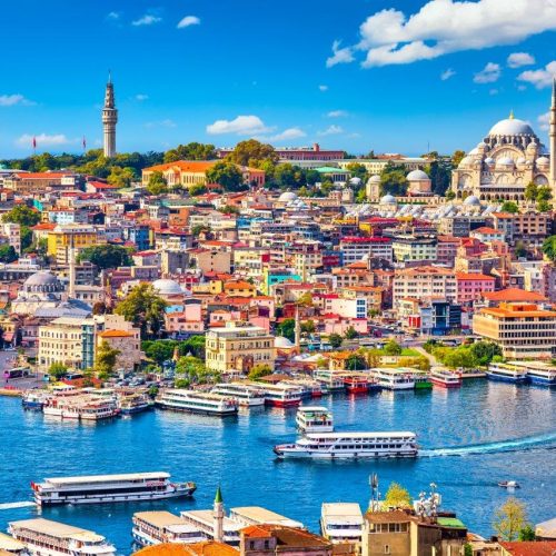 touristic-sightseeing-ships-golden-horn-bay-istanbul-mosque-with-sultanahmet-district-against-blue-sky-clouds-istanbul-turkey-during-sunny-summer-day