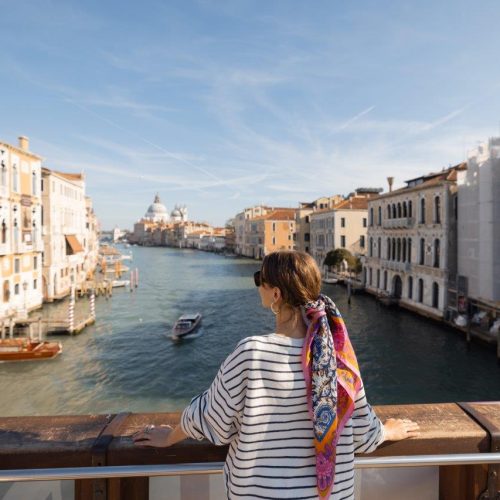 woman-traveling-venice